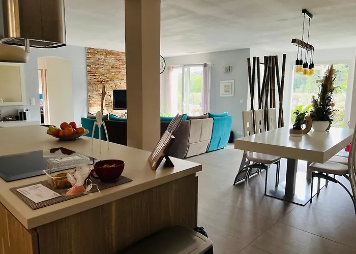 Moderne Avec Piscine 올라이율스