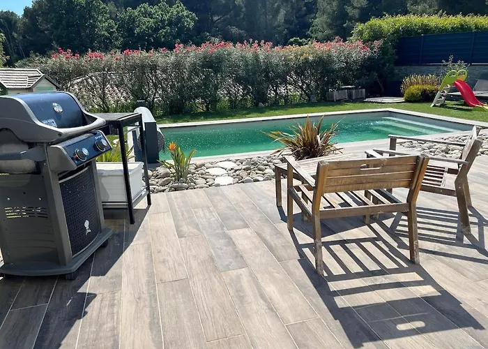 Moderne Avec Piscine 빌라 *