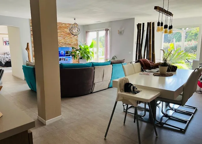 Moderne Avec Piscine 빌라
