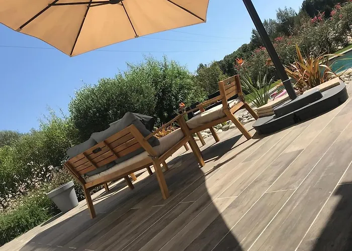 Moderne Avec Piscine 올라이율스