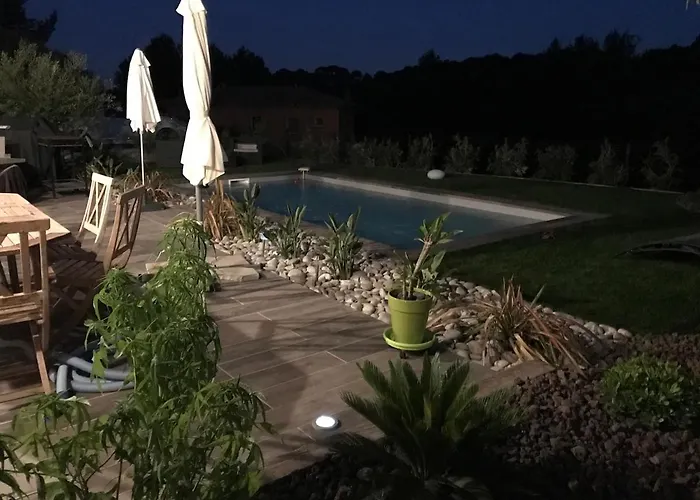 빌라 Moderne Avec Piscine 올라이율스