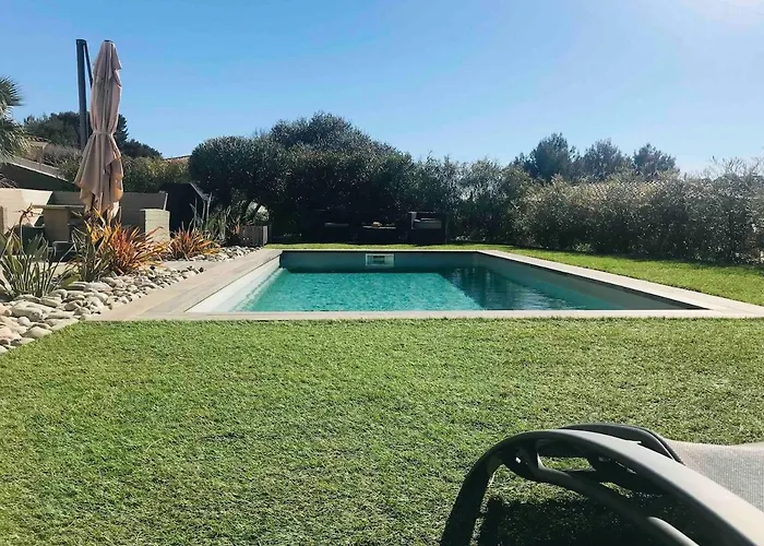 빌라 Moderne Avec Piscine 올라이율스