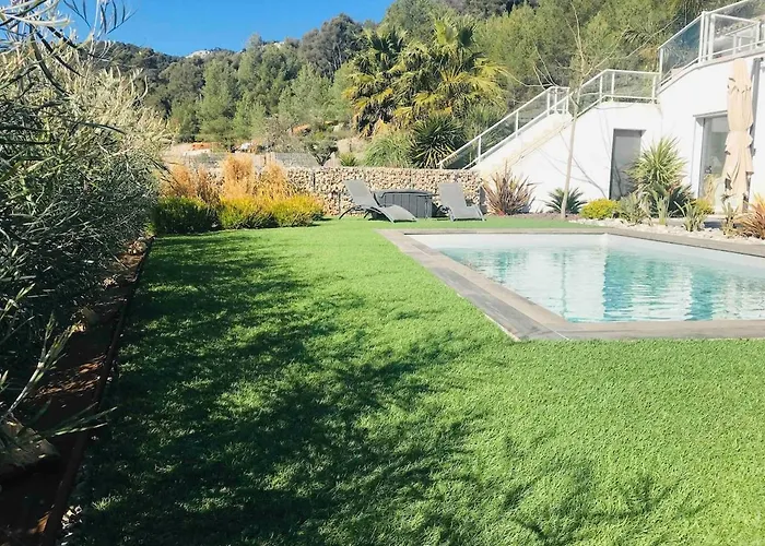 빌라 Moderne Avec Piscine 올라이율스